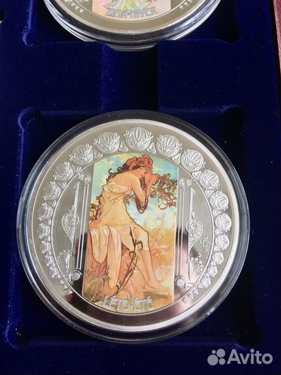 Медали Времена года