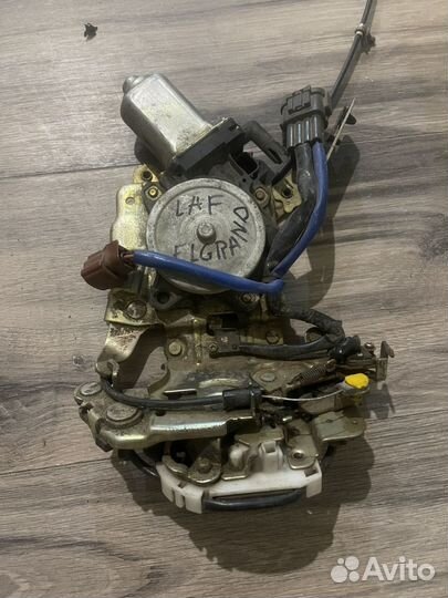 Замок двери Nissan Elgrand 2005 задний правый