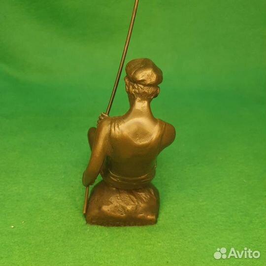 Статуэтка бронзовая Рыбак с удочкой