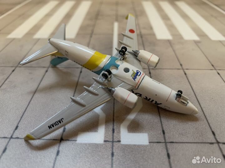 Модель самолета Boeing-737-700