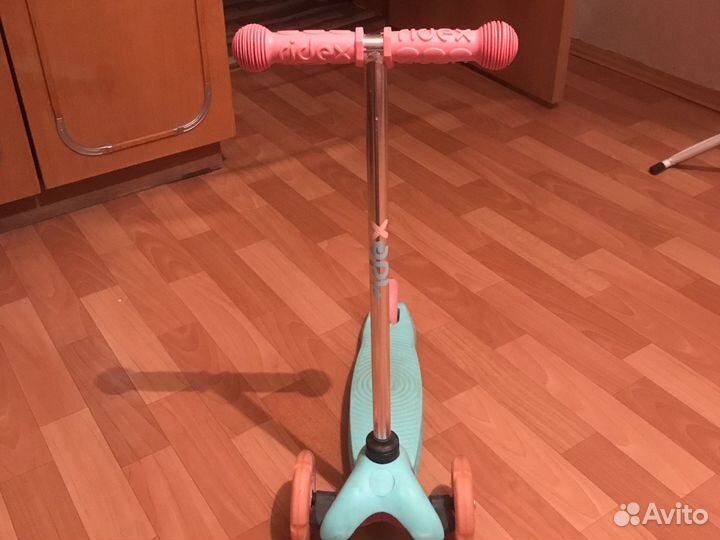 Самокат трехколесный