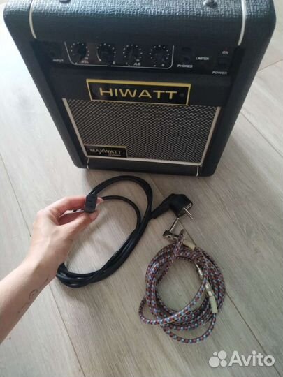 Басовый комбо Hiwatt Maxwatt Hurricane