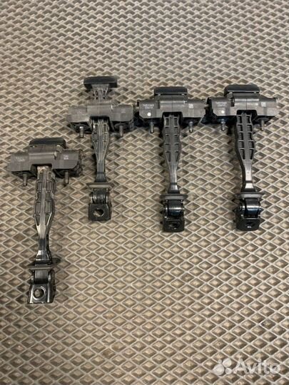 Ограничитель двери Bmw X7 G07 B58B30N 2020