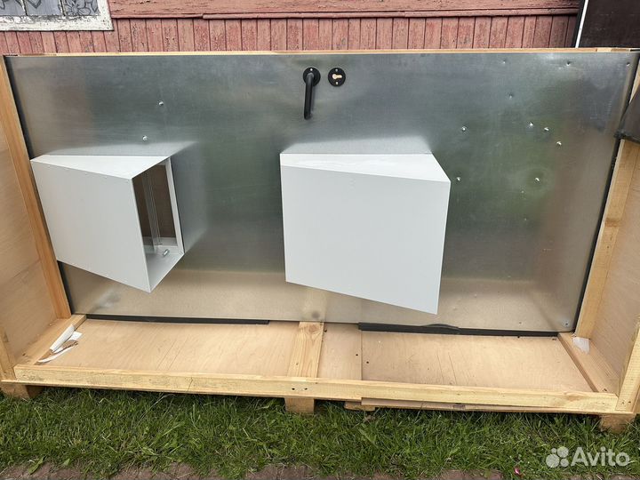 Дверь в серверную