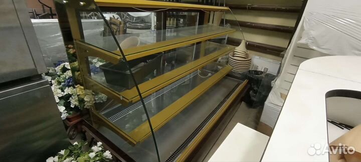 Холодильная витрина для десертов