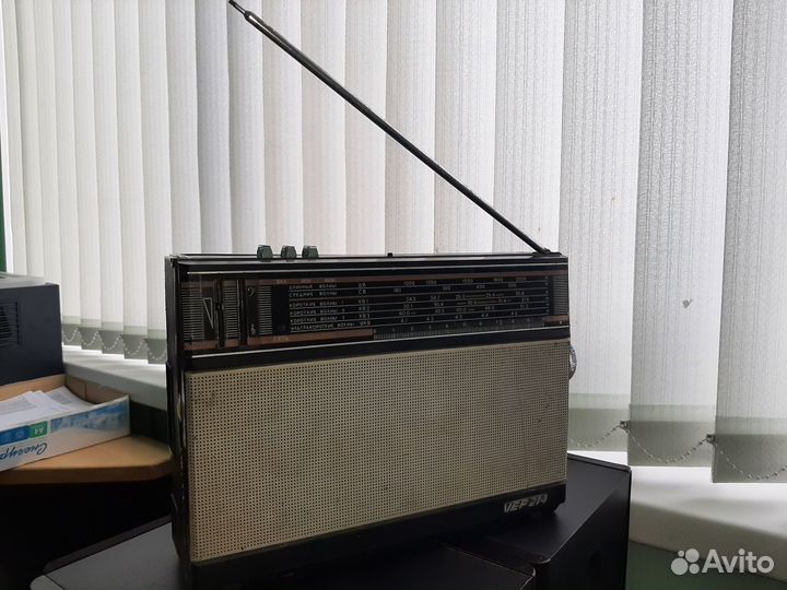 Приёмник радиовещательный Vef-214 (1986)