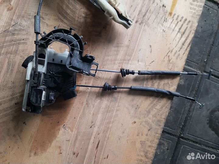 Замок передний правый Avante Elantra md