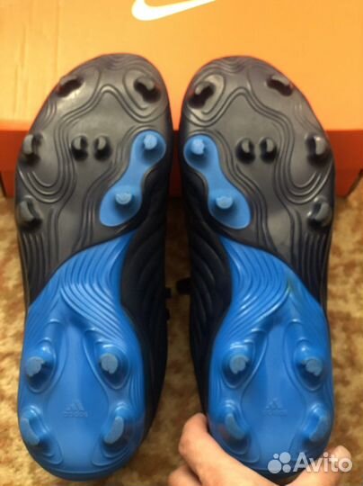 Футбольные бутсы adidas