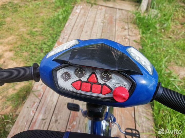 Трехколесный велосипед с родительской ручкой