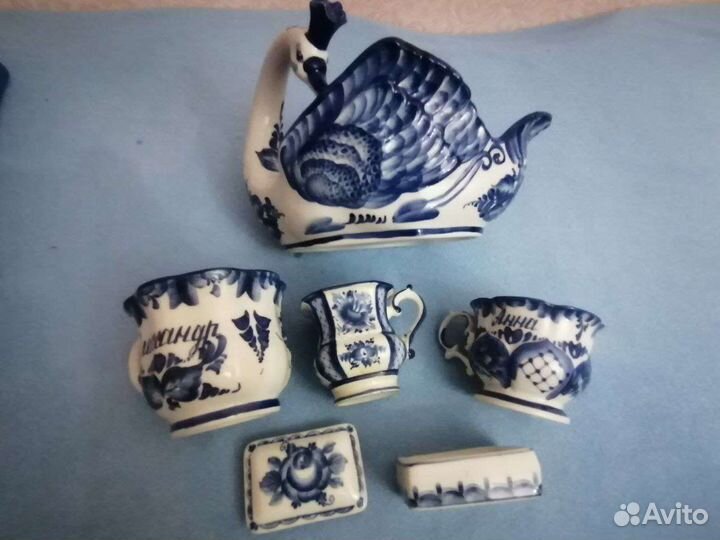 Посуда гжель, конфетница, чашки, шкатулка