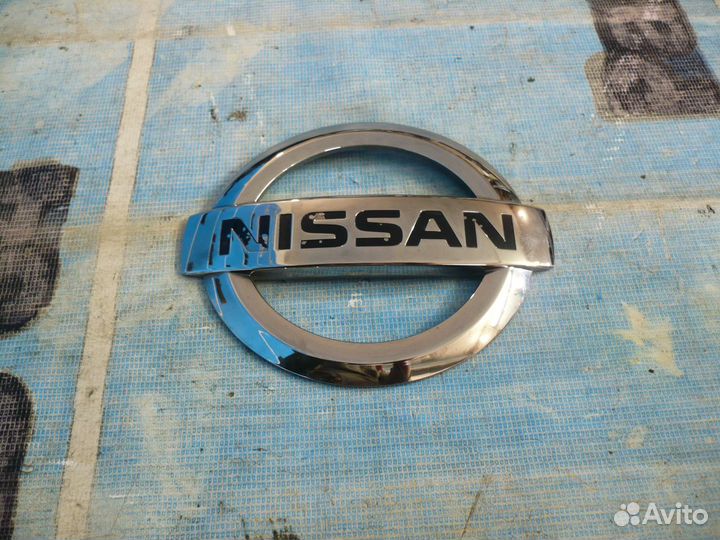 Nissan X-Trail T32 Эмблема задняя б/у.оригинал