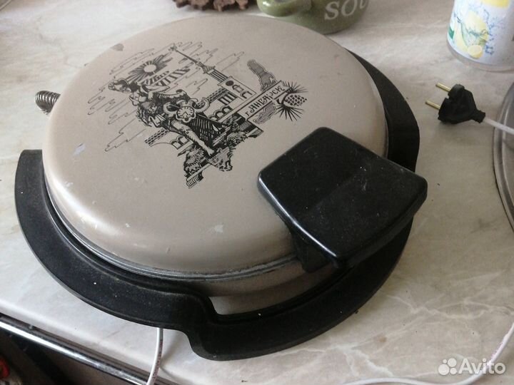 Электрическая вафельница бу