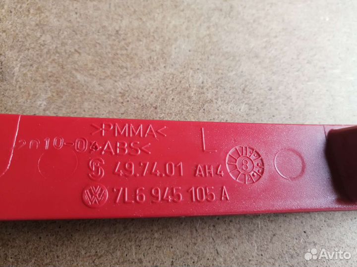 Отражатель заднего бампера, левый VW Touareg