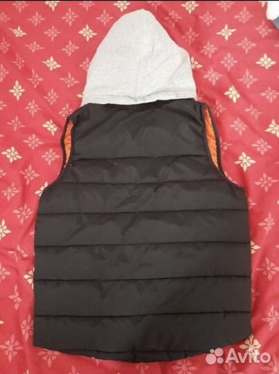 Продам жилет для мальчика,размер 146-152 HM