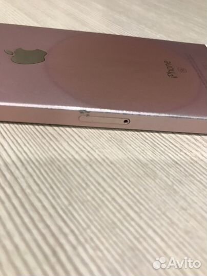 Телефон iPhone se