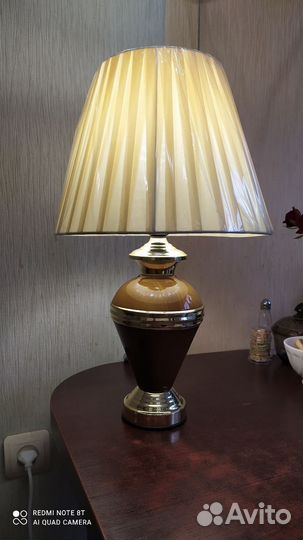 Лампа настольная с абажуром