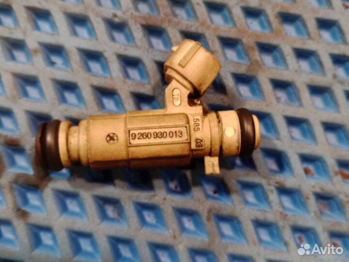 Форсунка топливная Kia Sportage 2 2.0I 2008