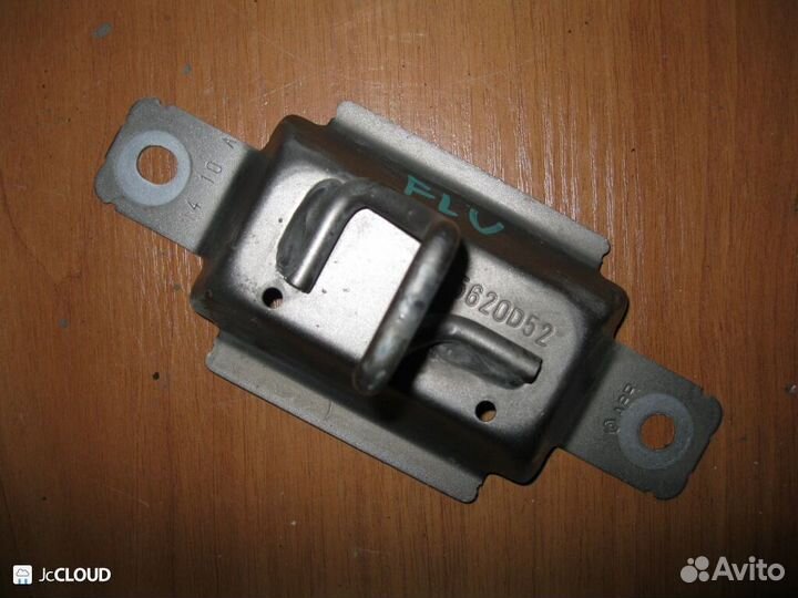 Ответная часть замка капота на renault fluence L30