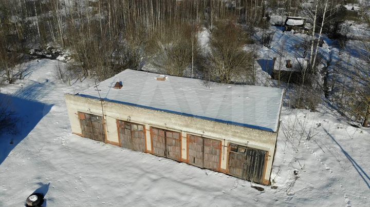 Здания общей площадью 4971.7 м² на участке 2,7 Га