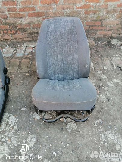 Сиденья передние на Волгу