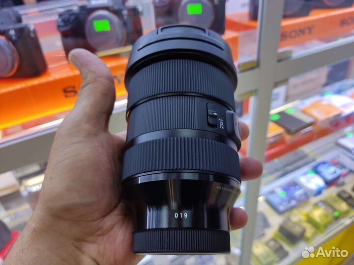 Sigma AF 24-70mm f/2.8 DG DN Art Sony E витрина
