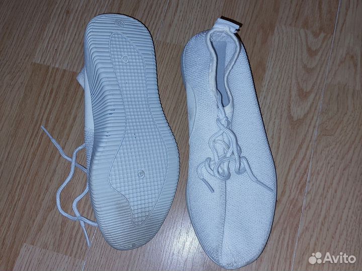 Кросовки белые женские 36р