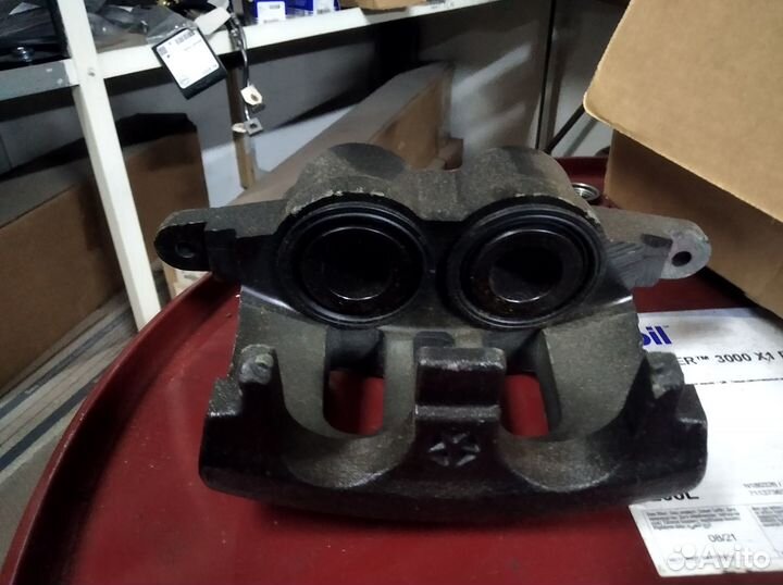 Суппорт тормозной перед. L Chrysler Pacifica 03-08