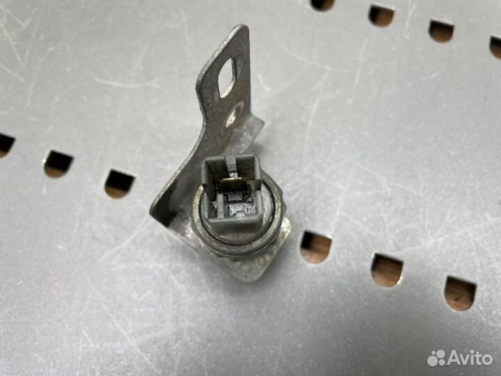 Датчик давления масла Nissan Primera P11 GA16 1998