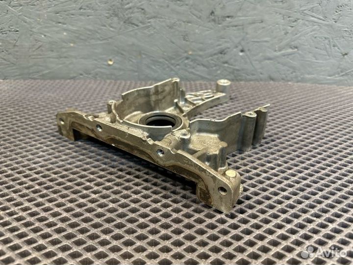 Крышка двигателя передняя Volkswagen Passat B6 BWE