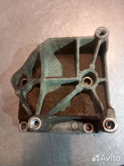 Кронштейн крепления генератора Peugeot 307