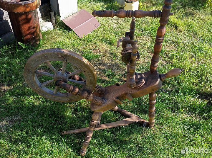 Прялка в виде скрипки старинная