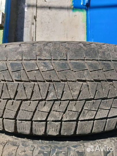 Bridgestone Blizzak DM-V1 215/70 R16