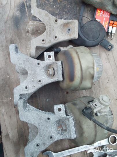 Audi a6 c6 кронштейн двигатель 4F0199308N