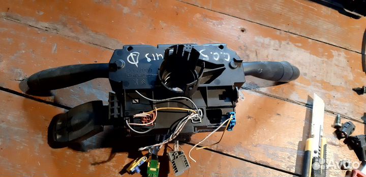 Переключатель поворотов и дворников Peugeot