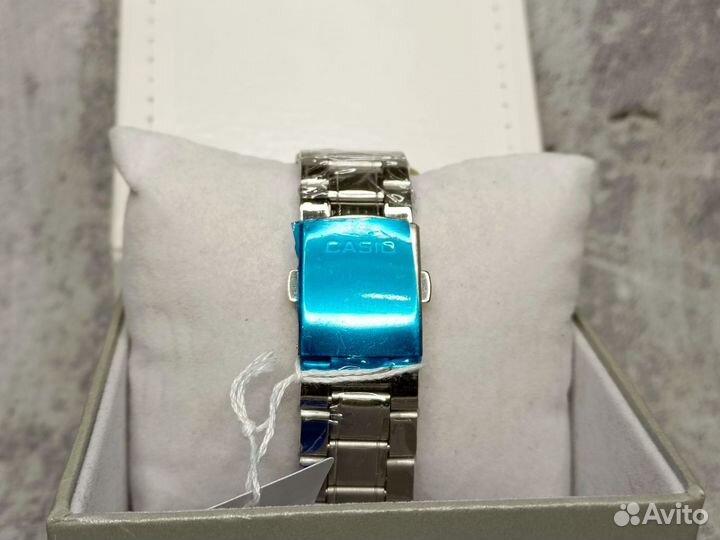 Часы мужские casio white