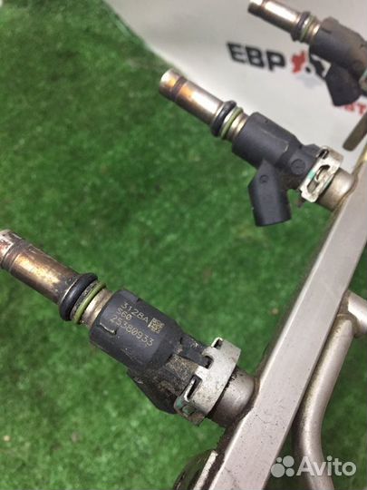 Топливная рейка Opel Astra H седан 1.6 Z16XER 2008