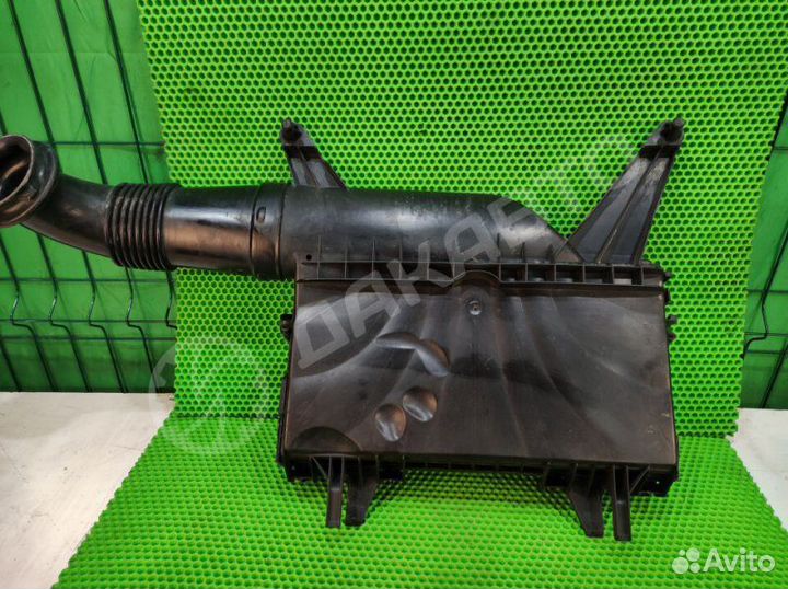 Корпус воздушного фильтра Mercedes-Benz V W639