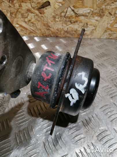 Кронштейн опоры двигателя правый Chevrolet Lacetti