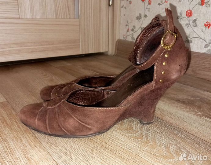 Женские босоножки из натуральной замши