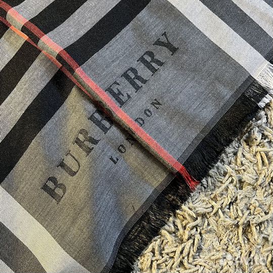 Шаль Burberry