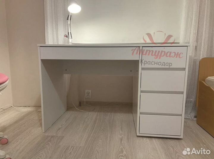 Стол письменный, белый глянец