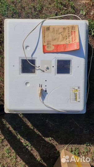 Инкубатор на 63 яйца