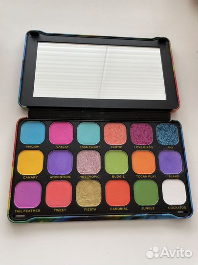 Палетка теней Revolution новая