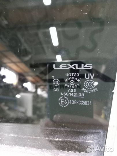Стекло задней левой двери Lexus IS II