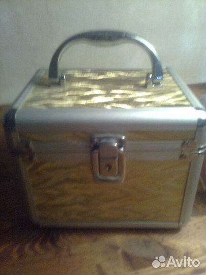 Шкатулки металлические с замочками