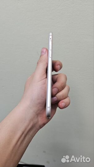 iPhone 8, 64 ГБ