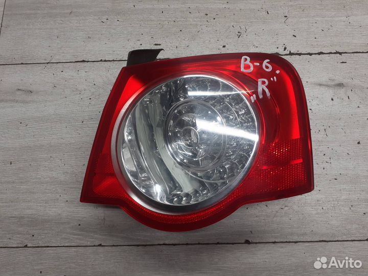 Фонарь задний правый наружный Passat B6