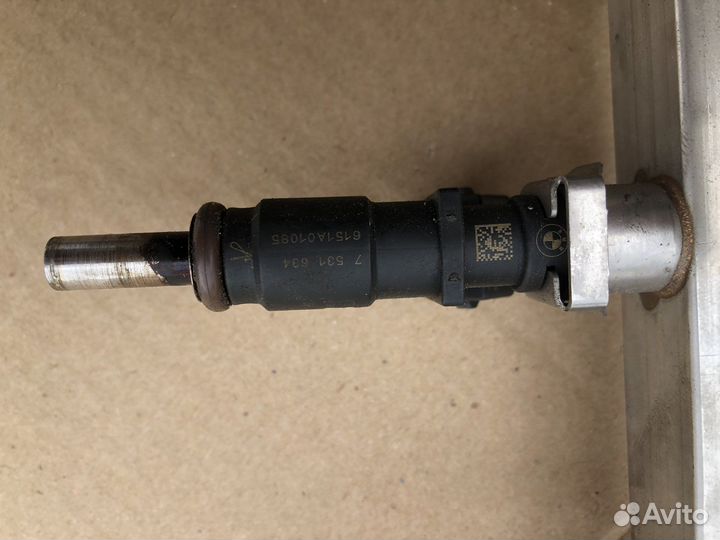 Топливная рампа с форсунками BMW N52