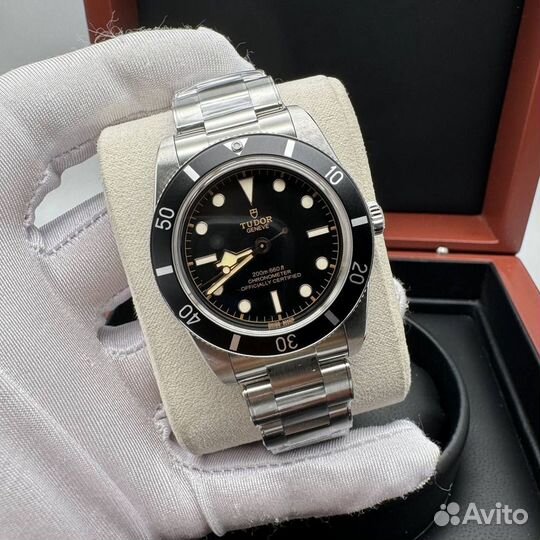 Часы Tudor Black Bay