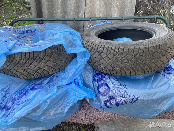 Continental ContiVikingContact 7 215/65 R16